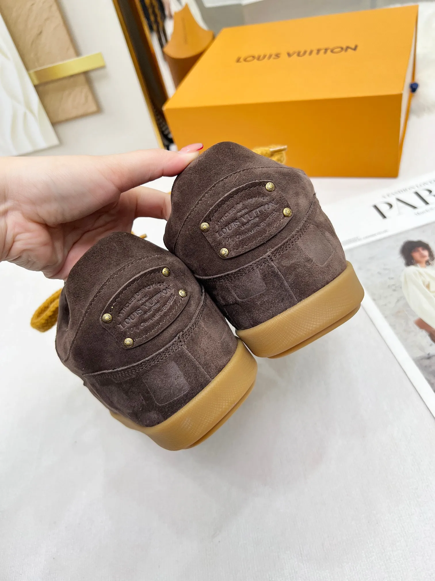 👟👟Ex-factory price 660👟👟 louis vuitton (Louis Vuitton/lv)🔍Autumn and winter~Ugly little chubby, new shoe style YETI🔥🔥🔥🔥 Super street-style bread shoes are here! ! ! Chubby is so cute~💞 What a great tool for showing off slim legs! The inner height is increased by 5 cm, the legs are longer and thinner, and the beef tendon bottom is super comfortable, suitable for couples 💞💞💞💞 Fabric: imported high mercerized ox velvet embossed craftsmanship Number of yards: 35-45 yards (46🉑custom-made, non-returnable)